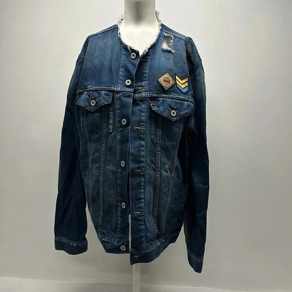 Levi's Jean Jacket Denim Distressed Logo Patches Button Down Coat Blue Size XL - Picture 1 of 10